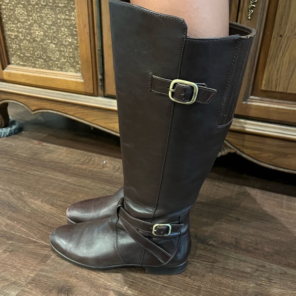 UGG Boots size 8.5 - Picture 4 of 8